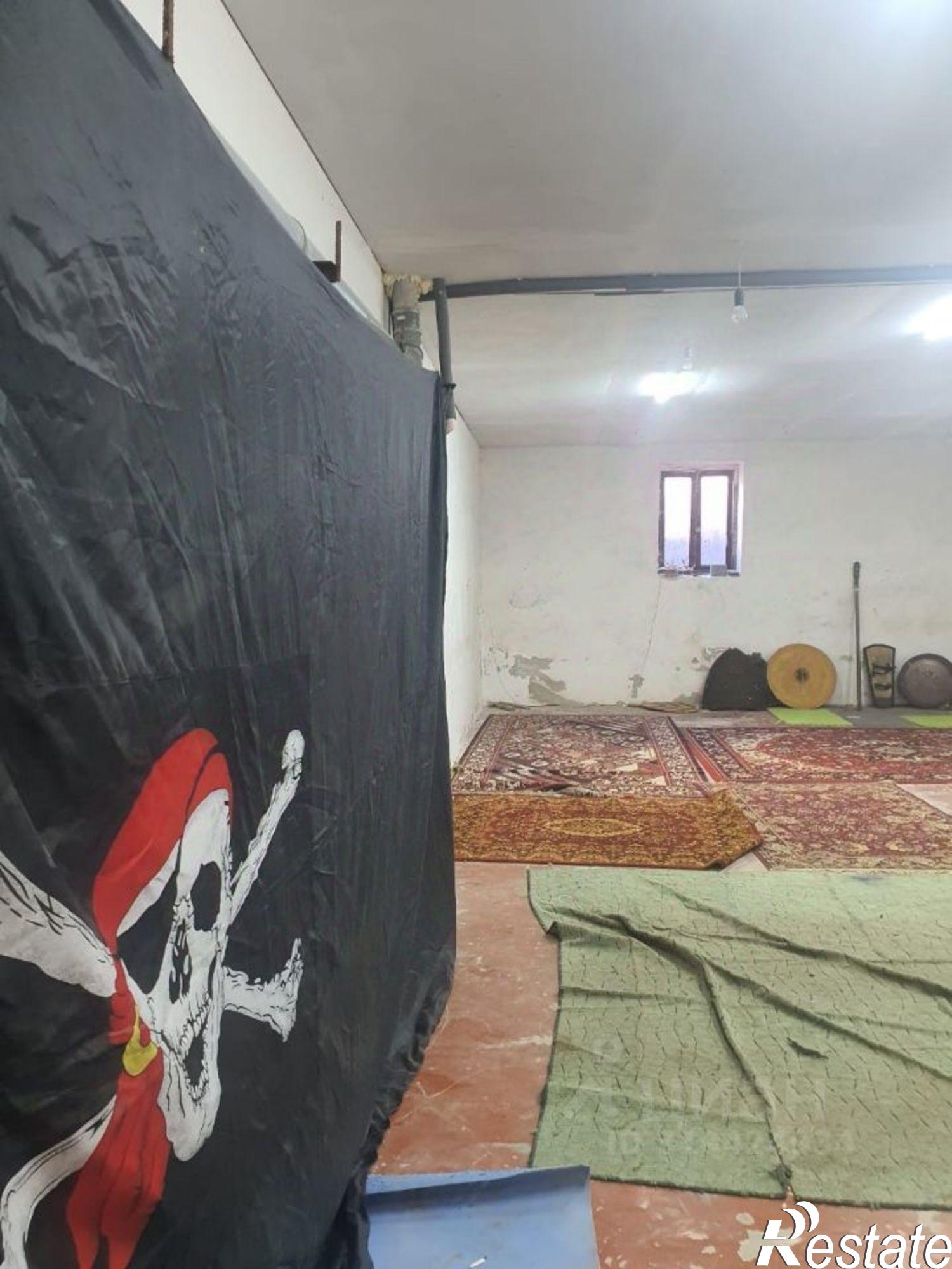 Купить помещение свободного назначения за 900 033 рублей на Керченский переулок, 2