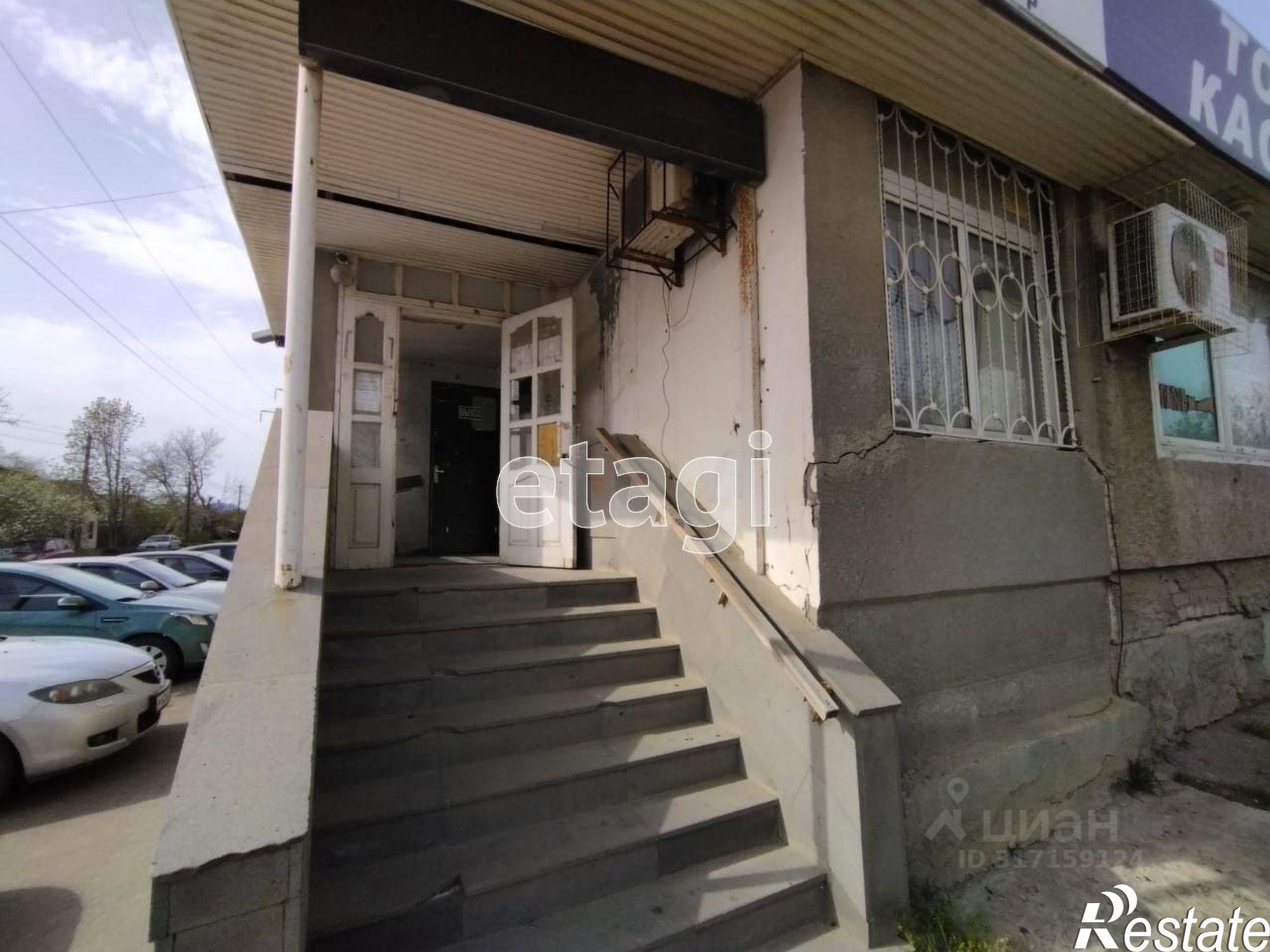 Купить торговое помещение за 6 500 060 рублей на ул Б.Хмельницкого, 180