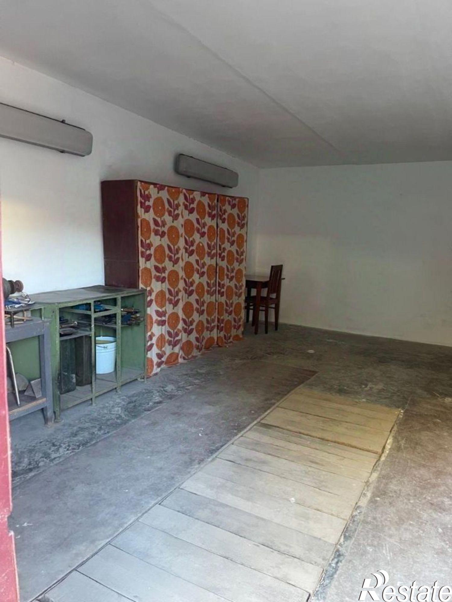 Купить гараж, место в паркинге за 700 008 рублей на ул Коммунистическая, 5/1