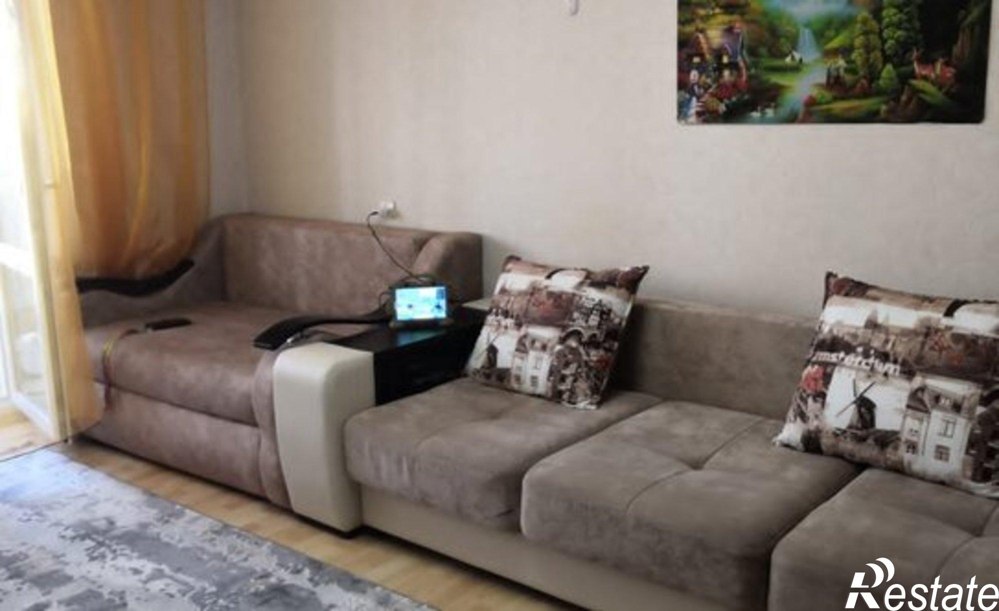 Купить квартиру за 6 100 000 рублей на Бердянская улица, 136/1