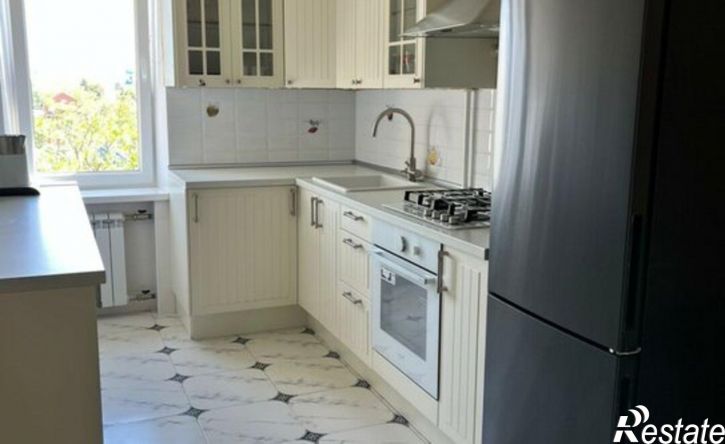 4-комн квартира улица Сергея Романа, 98,  д. 98