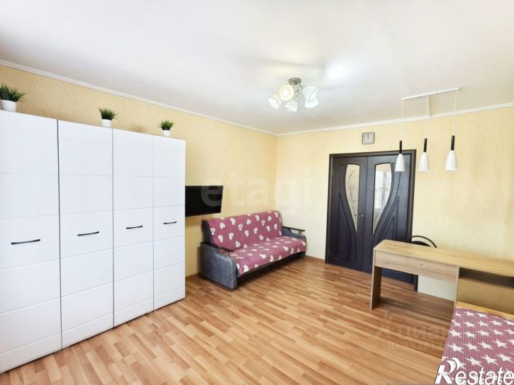 3-комн квартира Баррикадная улица, 42/2,  д. 42/2